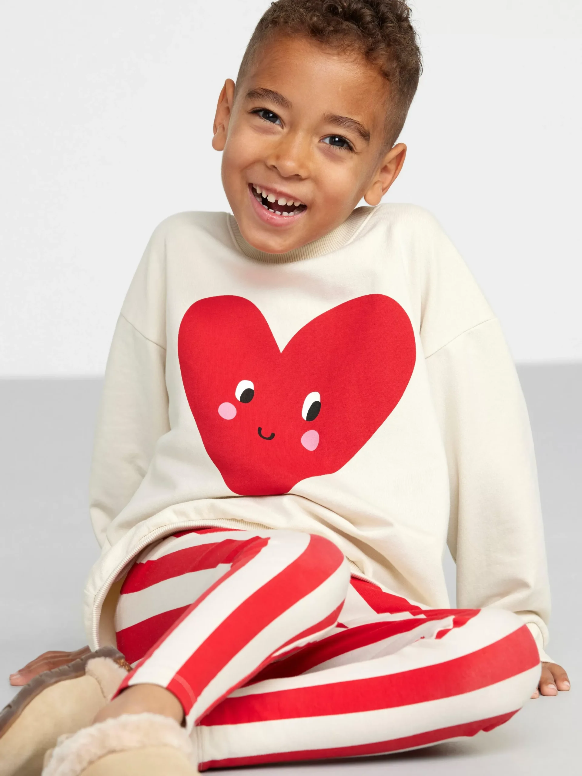 Tröjor & Cardigans>Lindex Sweatshirt Med Borstad Insida Och Hjarta Light Beige