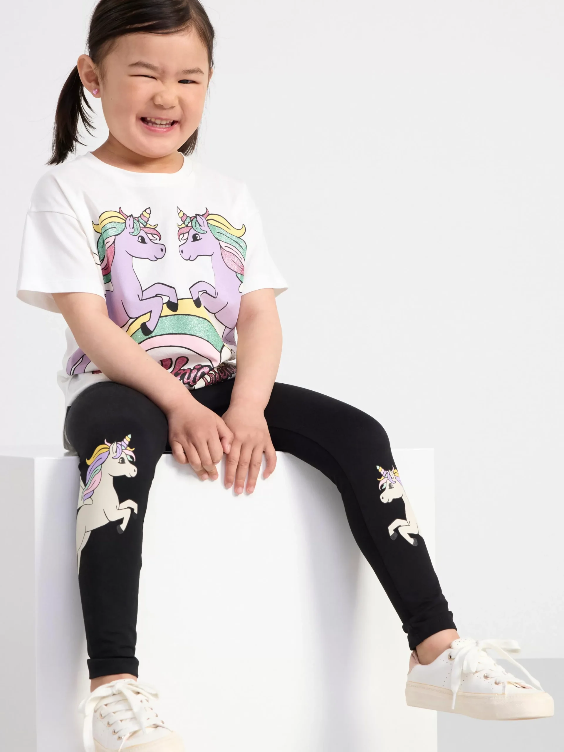 Toppar & T-Shirts>Lindex T Shirt I Oversize Modell Med Enhorningar Light Dusty White