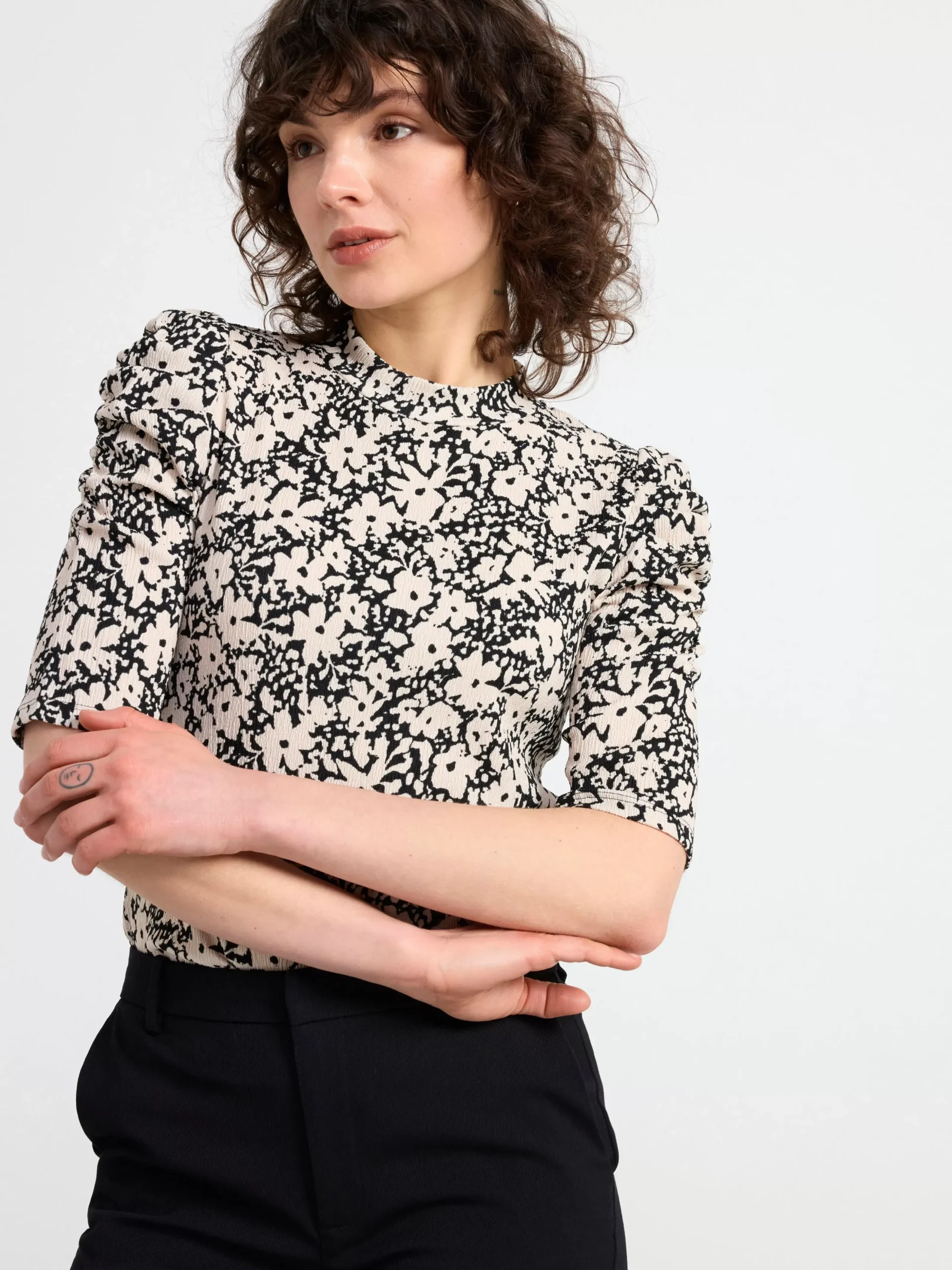 Toppar & T-Shirts>Lindex Topp Med Puffarm Och Struktur Black