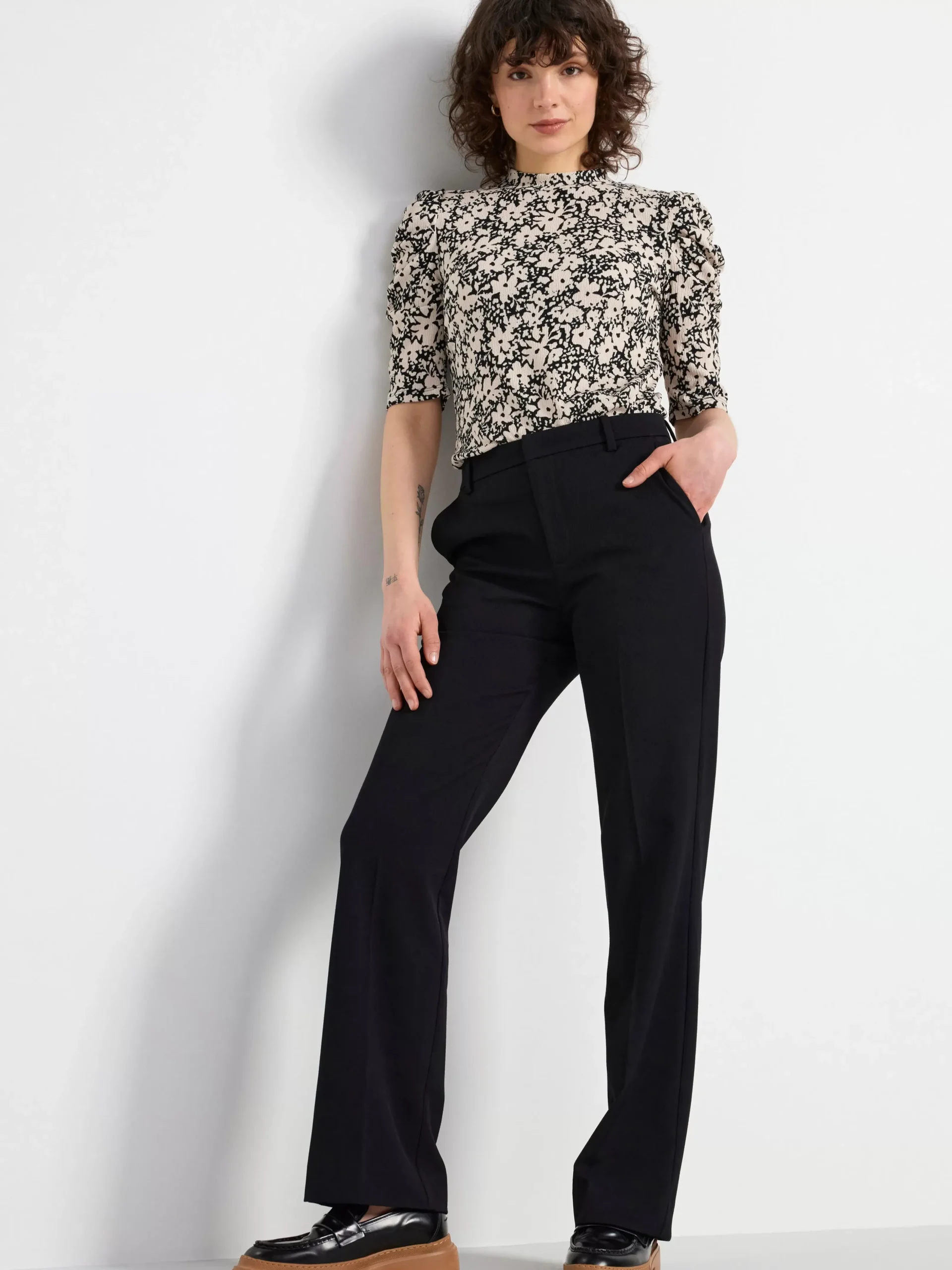 Toppar & T-Shirts>Lindex Topp Med Puffarm Och Struktur Black