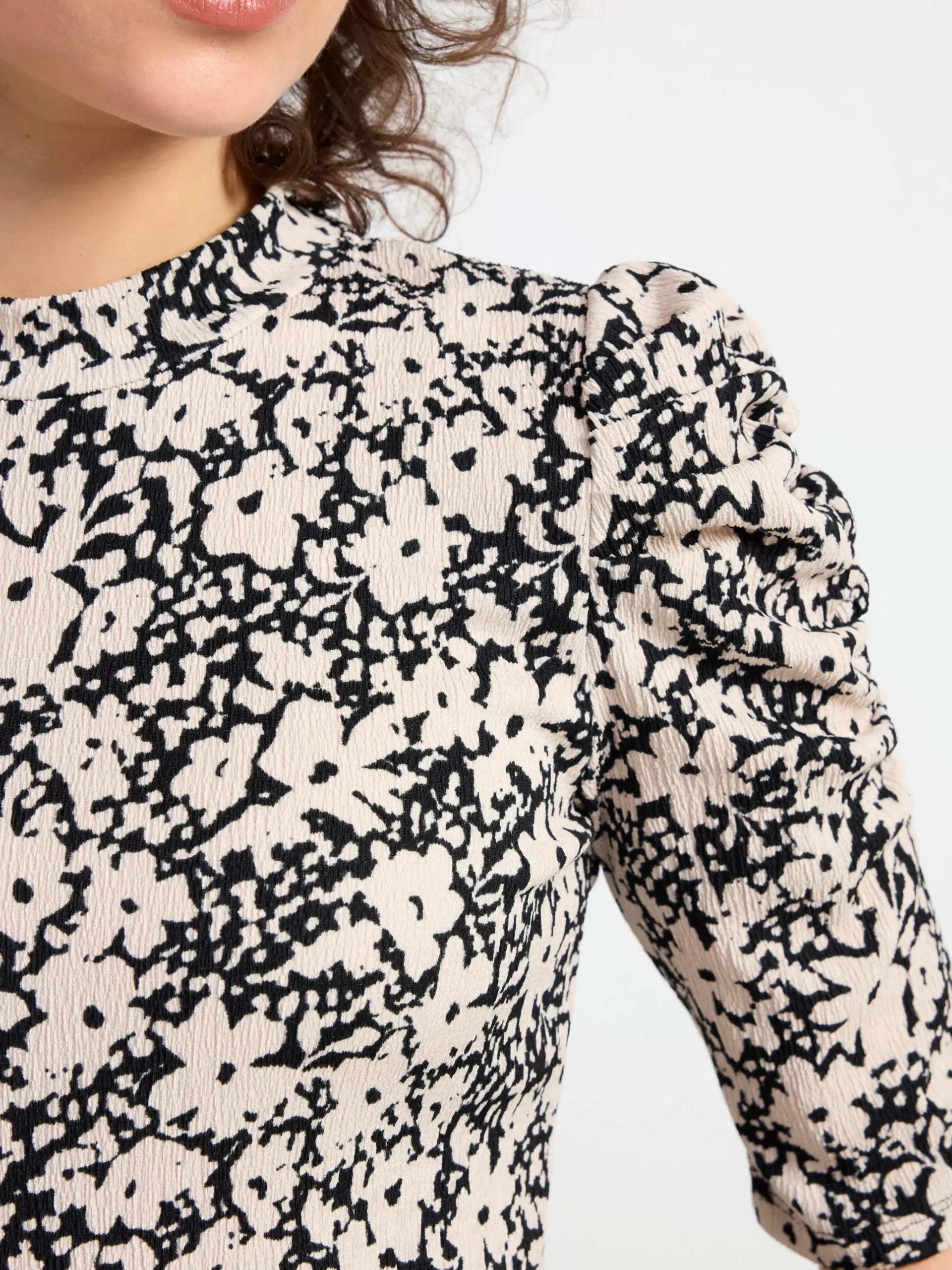 Toppar & T-Shirts>Lindex Topp Med Puffarm Och Struktur Black