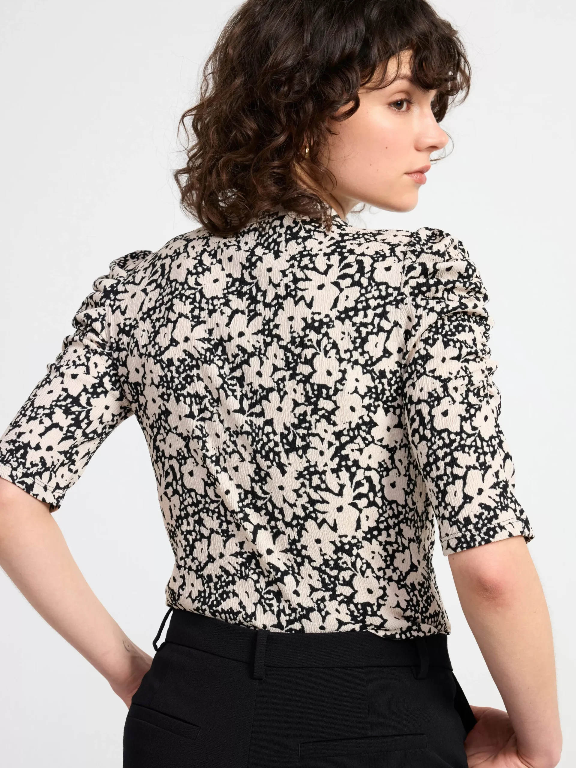 Toppar & T-Shirts>Lindex Topp Med Puffarm Och Struktur Black